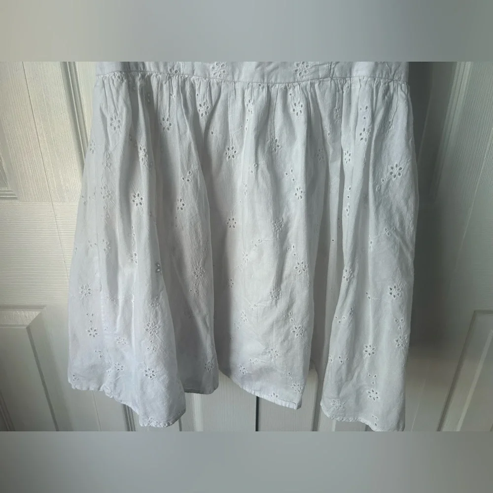 Cute white floral eyelet/broderie anglaise sun dress - size medium (M)